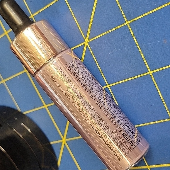 Revolution Pinkish  Silver Metallic Liquid Highlighter 18ml New - Picture 2 of 4